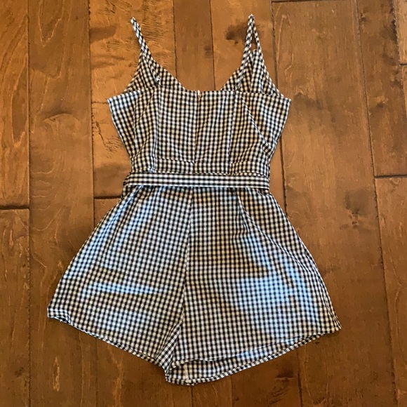 Checkered Romper - Picture 3 of 4